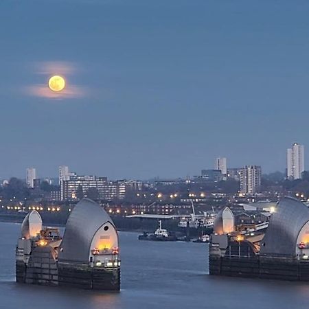 Large Double Room Overlooking The Thames Londres Exterior foto